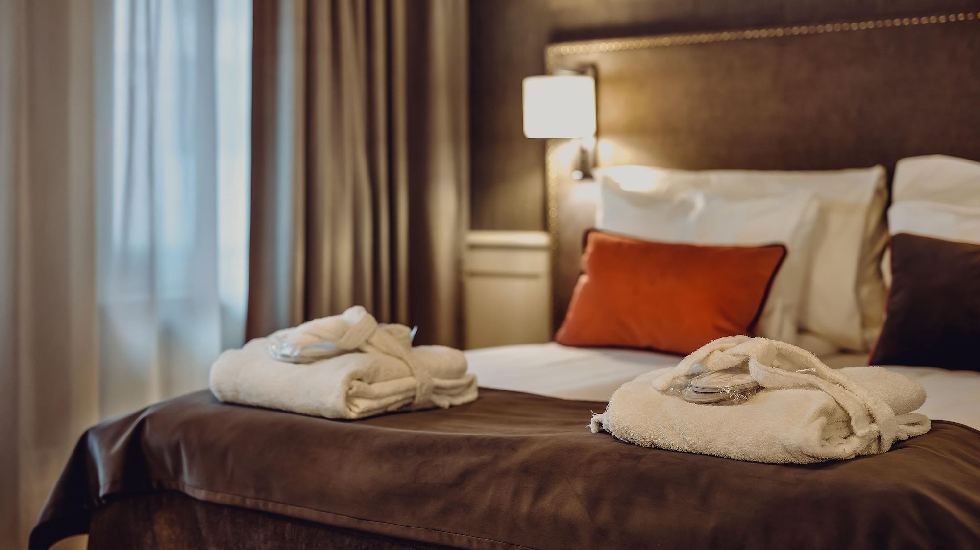 Home Hotel Grand Буде Екстер'єр фото